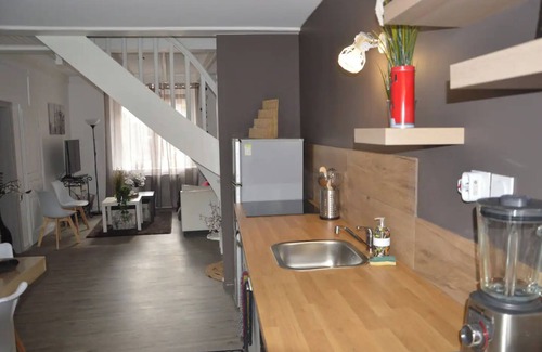 Pelussin House | Holiday Home 'Belle Maison De Village Avec Jardin' with Private Terrace, Private Garden and Wi-Fi