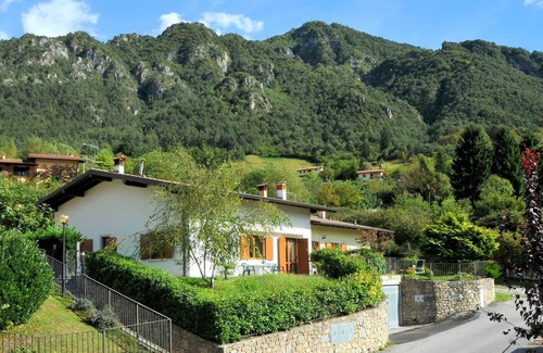 Crone House | Holiday Home by Lake Idro Lombardy