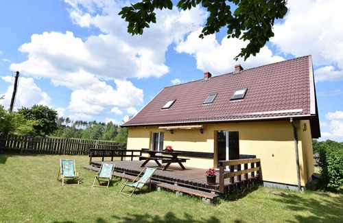 Parchowo House | Holiday Home by Lake with Boat in Poland