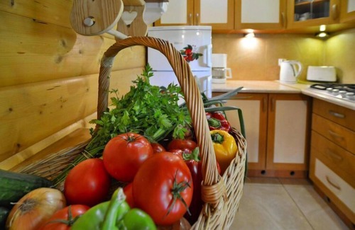 Oswino House | Holiday home by the lake, private garden, Oswino