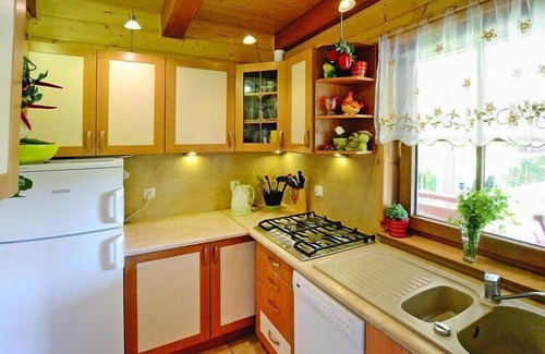 Oswino House | Holiday home by the lake, private garden, Oswino