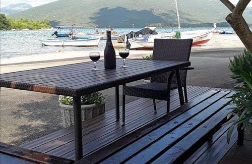 Hodilje House | Holiday Home By The Sea