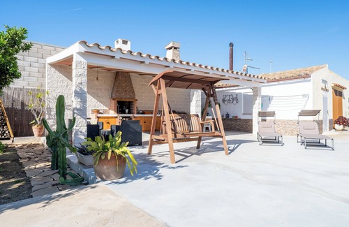 Deltebre House | Holiday Home 'Ca L'Agulla' with Private Pool, Wi-Fi and Air Conditioning