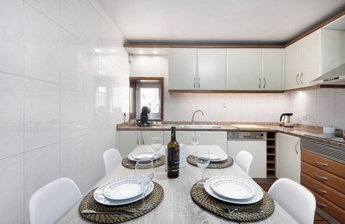 Povoa De Varzim House | Holiday Home 'Casa D´avó Tina' with Private Pool, Wi-Fi and Air Conditioning