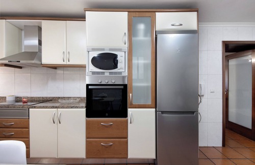 Povoa De Varzim House | Holiday Home 'Casa D´avó Tina' with Private Pool, Wi-Fi and Air Conditioning