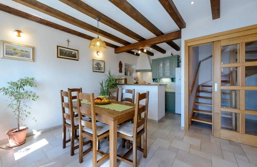 Orasac House | Holiday Home-Casa Anka - Three-Bedroom Holiday Home with Terrace and Sea View