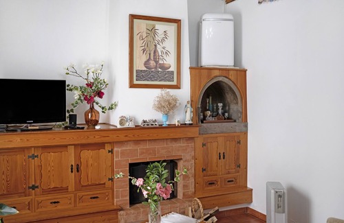 Porto Judeu House | Holiday Home 'Casa Das Rosas' with Sea View, Private Terrace and Wi-Fi