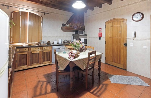 Porto Judeu House | Holiday Home 'Casa Das Rosas' with Sea View, Private Terrace and Wi-Fi