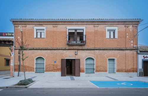 Matapozuelos House | Holiday Home 'Casa Tilde' with Private Terrace, Balcony and Wi-Fi