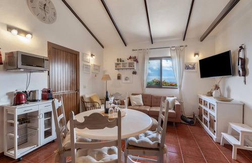 Agulo House | Holiday Home 'Casa La Bobadilla' with Sea View, Private Terrace and Wi-Fi