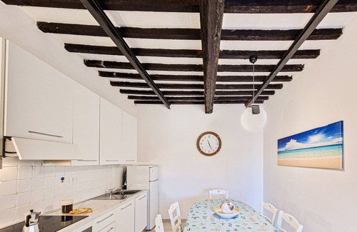 Bagnaia House | Holiday Home 'Casa Marisa' with Private Terrace, Balcony and Air Conditioning