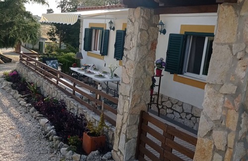 Cartaxo House | Holiday Home 'Casa 2' with Shared Pool, Wi-Fi and Air Conditioning