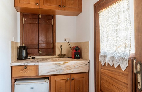 Monemvasia House | Holiday Home 'Casa Tradizionale Monemvasia' with Sea View, Wi-Fi and Air Conditioning