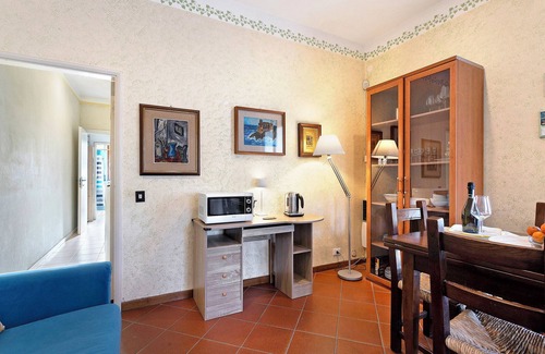 Ripa-Pozzi-Ponterosso House | Holiday Home 'Casa Tra Gli Ulivi Vicino Al Mare' with Mountain View, Wi-Fi and Air Conditioning