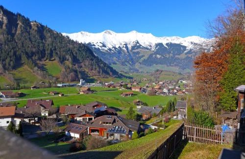 Kandergrund House | Holiday Home Chalet Guldeli by Interhome