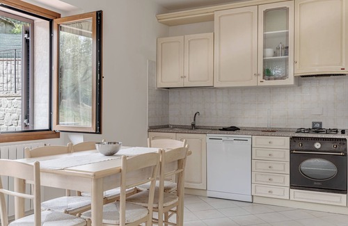 Firenzuola House | Holiday Home "Chalet La Greta con Vista" with Shared Garden