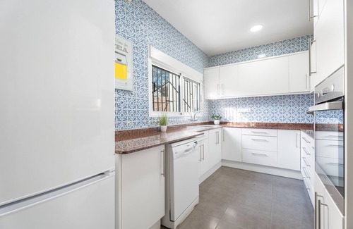 Pobles del Sud House | Holiday Home 'Chalet Saler' with Sea View, Wi-Fi and Air Conditioning
