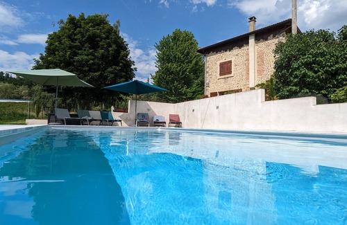 Montmiral House | Holiday Home 'Chez Nancy' with Mountain View, Private Pool and Wi-Fi