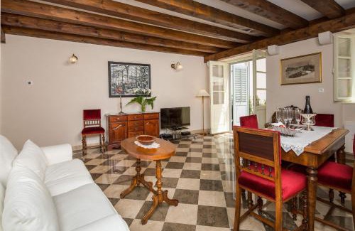 Hvar Old Town House | Holiday Home City Walls