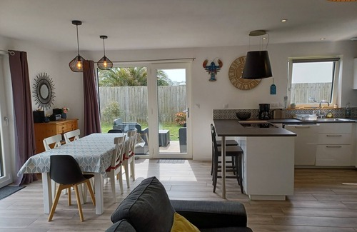 Plouneour-Brignogan-Plages House | Holiday home close to beaches (240 m) and GR34 hiking trails.