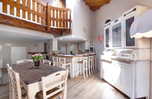Vassena House | Holiday Home 'Cottage' with Wi-Fi