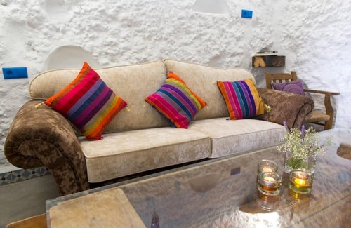 Los Balcones House | Holiday Home 'Cueva Balcones de Piedad - Granado' with Terrace, Shared Pool & Wi-Fi