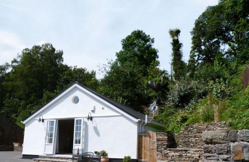 Nantgarw House | Holiday Home Cysgod y Coed