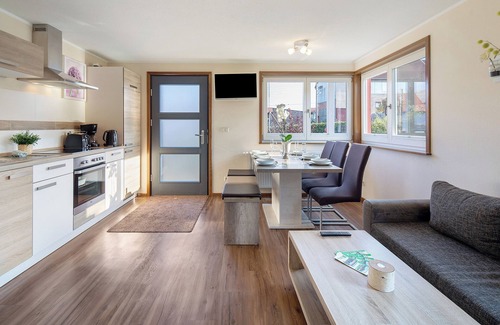 Craula House | Holiday Home 'Ferienhaus Rot' with Private Terrace, Private Garden and Wi-Fi