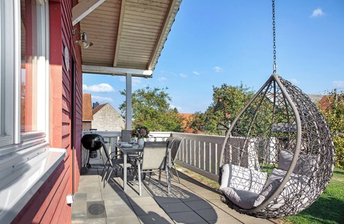 Craula House | Holiday Home 'Ferienhaus Rot' with Private Terrace, Private Garden and Wi-Fi
