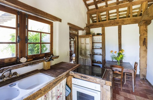 Arcangues House | Holiday Home 'Dependance Avec Jacuzzi' with Terrace, Garden and Wi-Fi