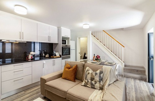 Prazeres House | Holiday Home 'Do Porto' with Sea View, Balcony and Wi-Fi