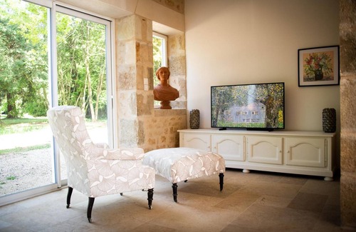 Rouille House | Holiday Home 'Domaine De La Briouse - Pavillon' with Private Terrace, Wi-Fi and Air Conditioning