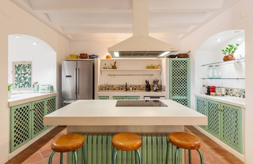 San Martin Sarroca House | Holiday Home 'Lidia' with Mountain View, Private Pool and Wi-Fi
