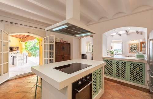 San Martin Sarroca House | Holiday Home 'Lidia' with Mountain View, Private Pool and Wi-Fi