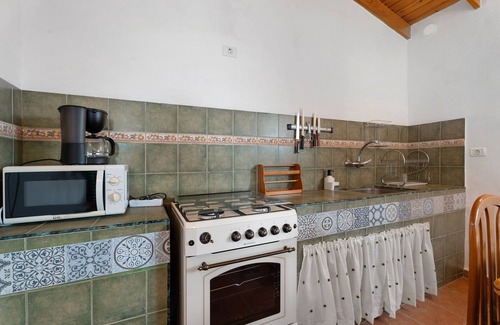 Alajero House | Holiday Home 'Fagundo 84' with Mountain View, Private Terrace and Wi-Fi