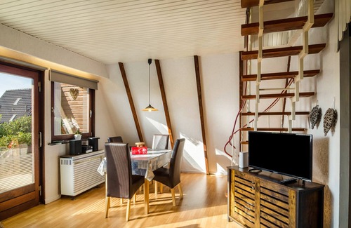 Sudbrookmerland House | Holiday Home 'Ferienhaus Kron' with Shared Terrace, Shared Garden and Wi-Fi