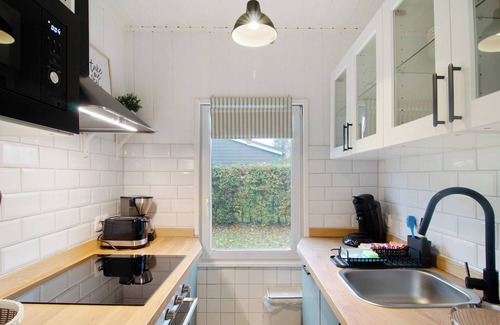 Sudbrookmerland House | Holiday Home 'Ferienhaus Grosses Meer' with Private Terrace, Private Garden and Wi-Fi