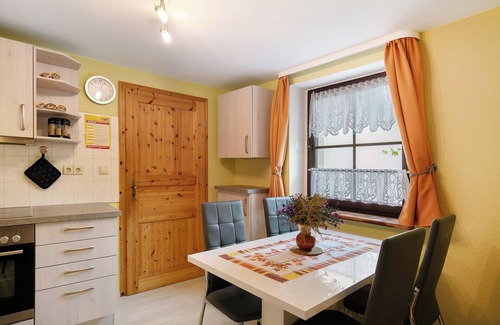 Blankenburg House | Holiday Home 'Ferienhaus Sonnenhof' with Private Terrace, Private Garden and Wi-Fi