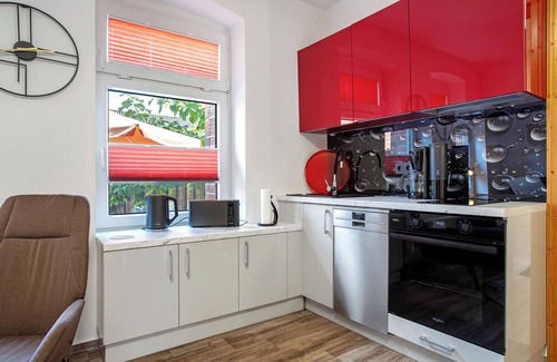 Bugewitz House | Holiday Home 'Ferienhaus Dorfidyll' with Private Terrace, Private Garden and Wi-Fi