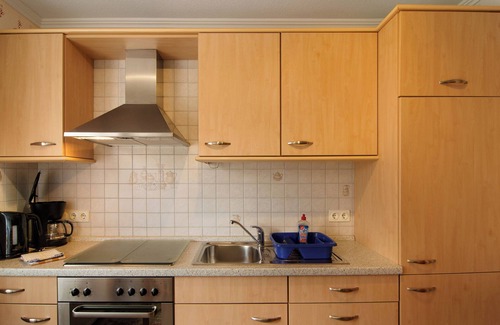 Berdum House | Holiday Home 'Ferienhaus Berdum' with Private Terrace, Private Garden and Wi-Fi