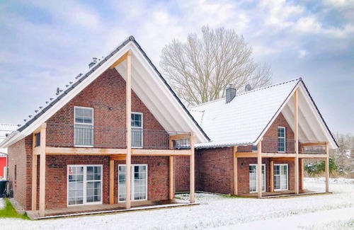Krummin House | Holiday Home "Ferienhaus Familienkoje Rike" with Private Garden, Private Sauna & Wi-Fi