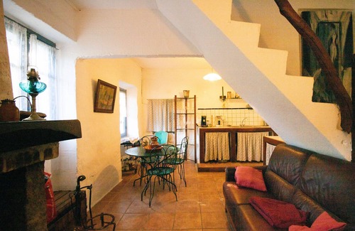 Levie House | Holiday Home 'Ferme I Frassedi' with Private Garden and Wi-Fi