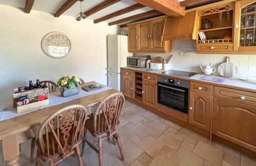 Fremington Cottage | Holiday home for 4 people, breath taking scenery, bike storage, WiFi & only a short walk to the pub.