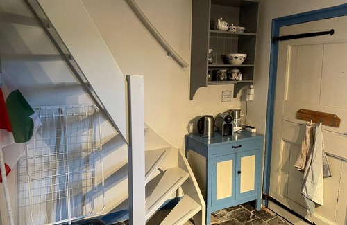 Huns House | Holiday home for 6 people in a Frisian village with a spacious kitchen diner