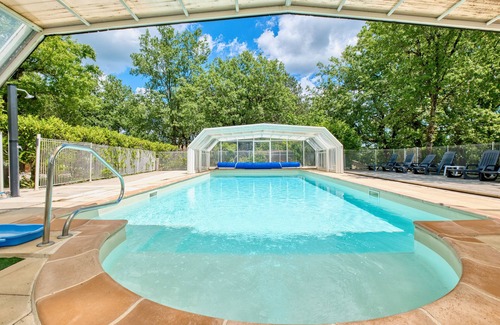 Salignac-Eyvignes House | Holiday Home 'Gariotte' with Shared Pool, Private Terrace and Wi-Fi