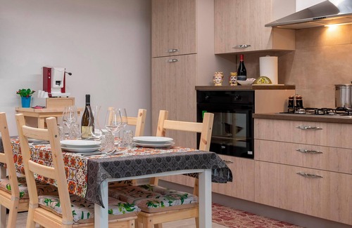 Menfi House | Holiday Home 'Francesca' close to City Centre with Garden & Air Conditioning