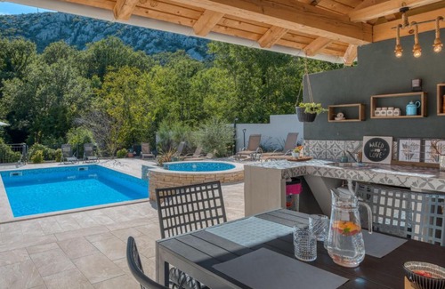 Drivenik House | Holiday Home Frangipane - CKV405 by Interhome