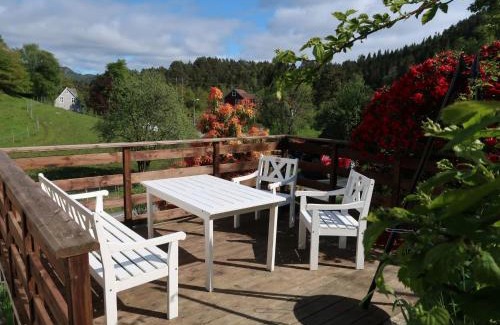 Tysnes House | Holiday Home Gamlahuset by Interhome