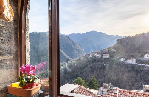 Stazzema House | Holiday Home "Gigina" with Private Terrace