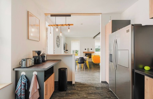 Beaussais-sur-Mer House | Holiday Home 'Gîte De La Tour' with Private Garden and Wi-Fi
